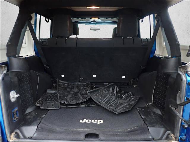 Used 2015 Jeep Wrangler Unlimited Rubicon w/ Connectivity Group AWD/4WD image 8