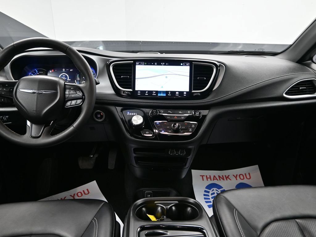 Used 2024 Chrysler Pacifica Select image 31