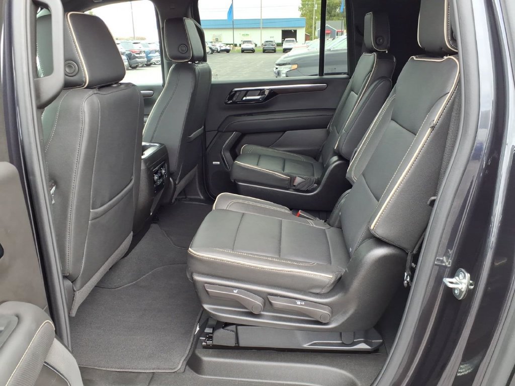 Used 2026 Chevrolet Suburban Premier AWD/4WD image 9