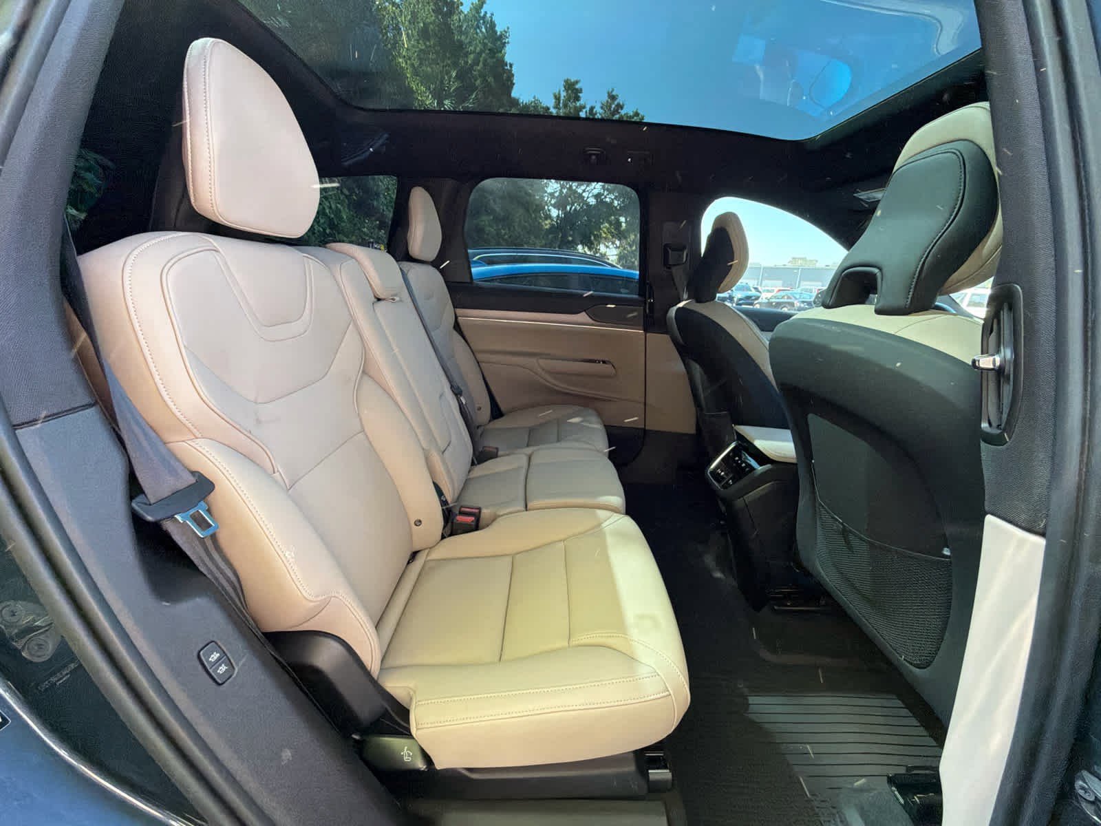 Used 2025 Volvo EX90 Ultra image 19