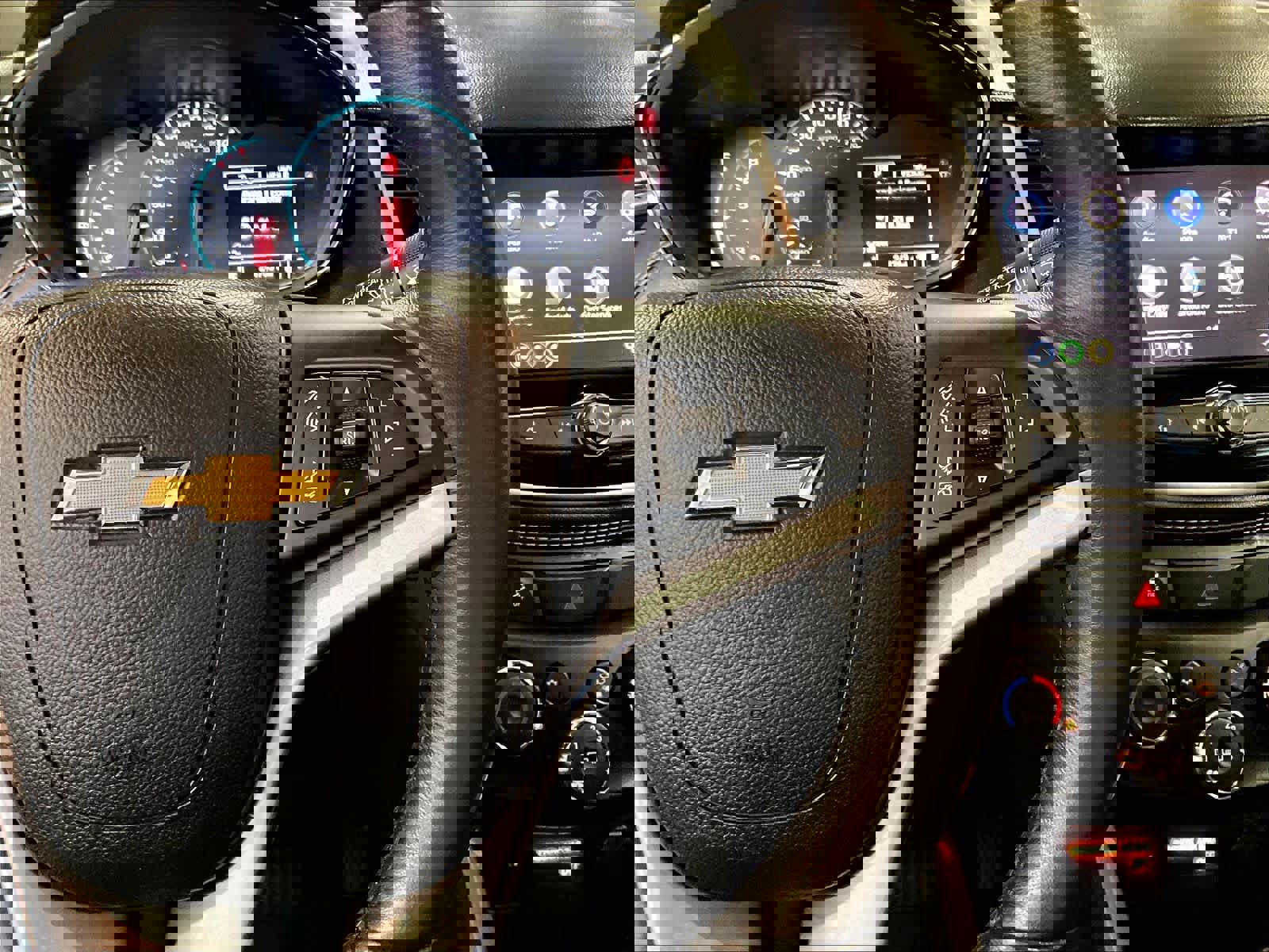 Used 2022 Chevrolet Trax LT w/ LT Convenience Package image 25