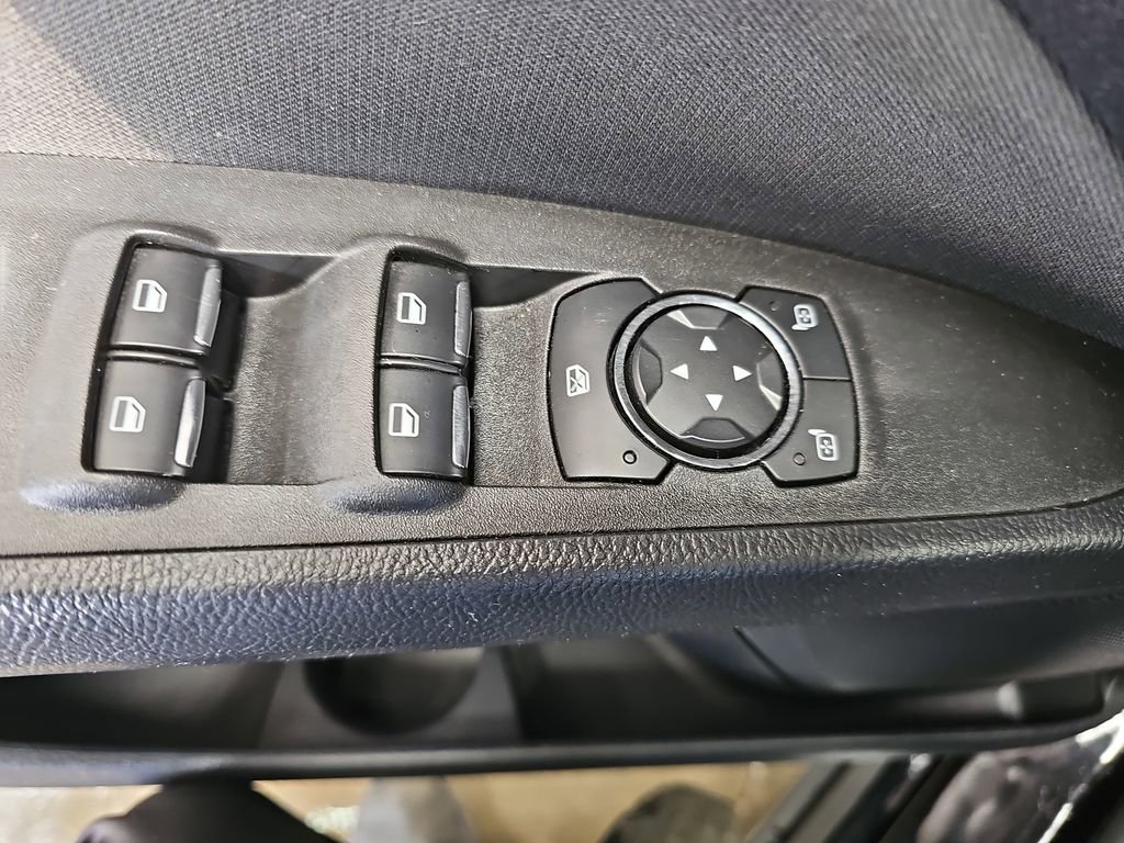 Used 2020 Ford Fusion SE FWD image 25