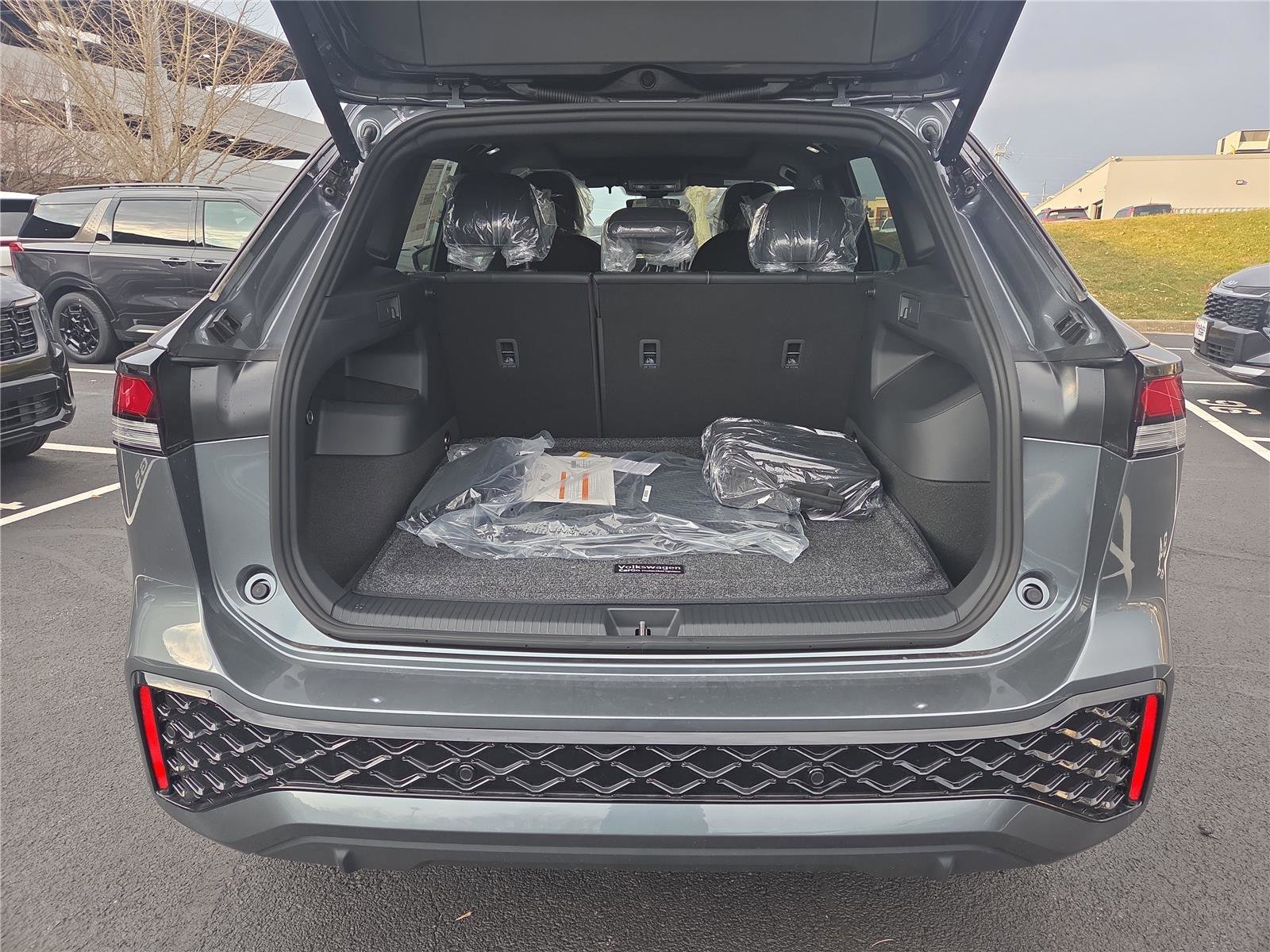 New 2026 Volkswagen Tiguan SE R-Line image 5