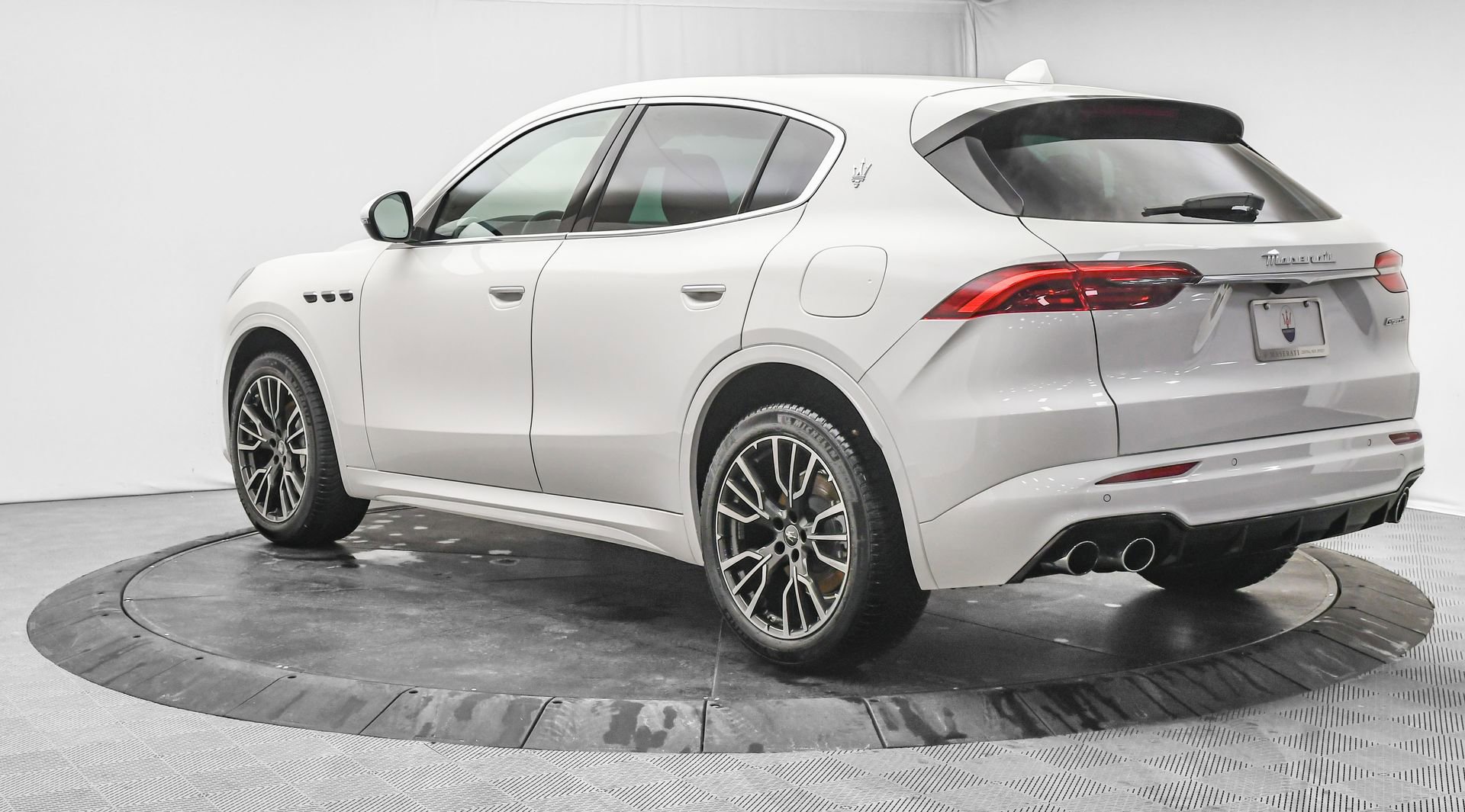 New 2025 Maserati Grecale GT image 5