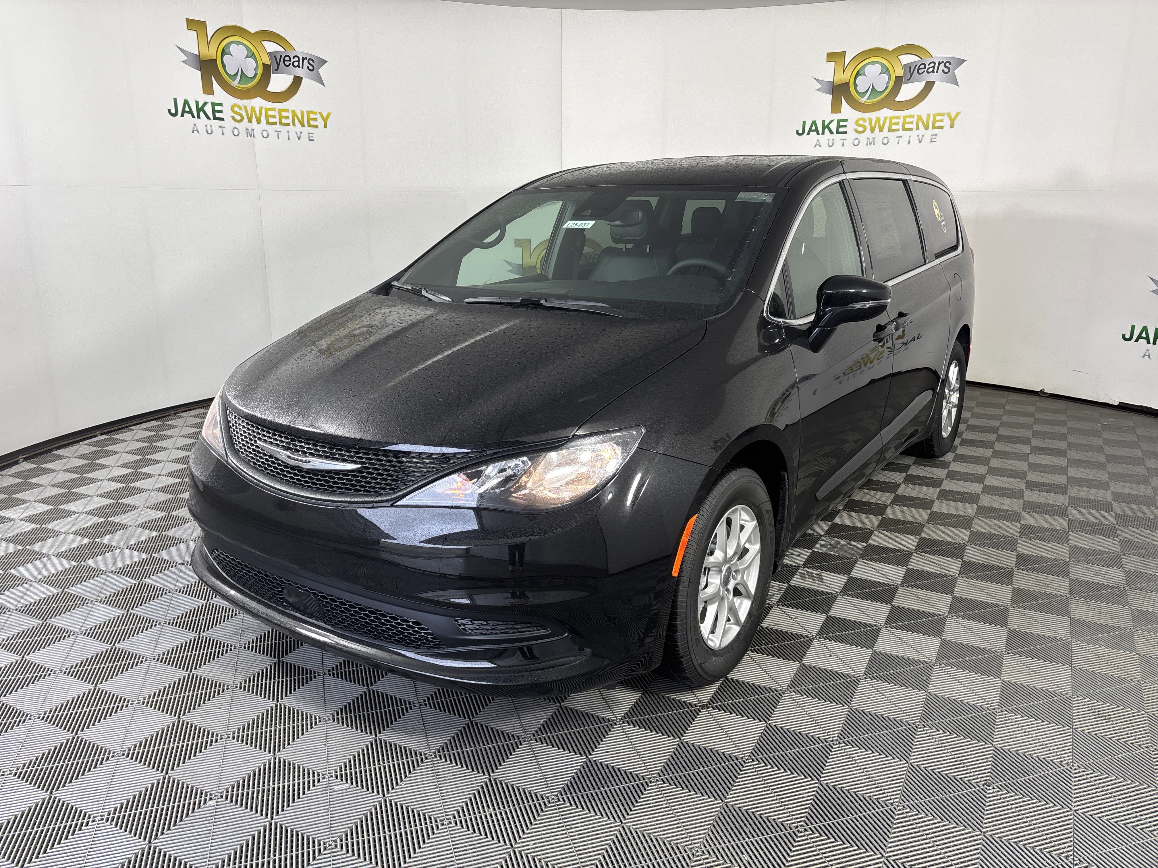 New 2025 Chrysler Voyager LX image 3