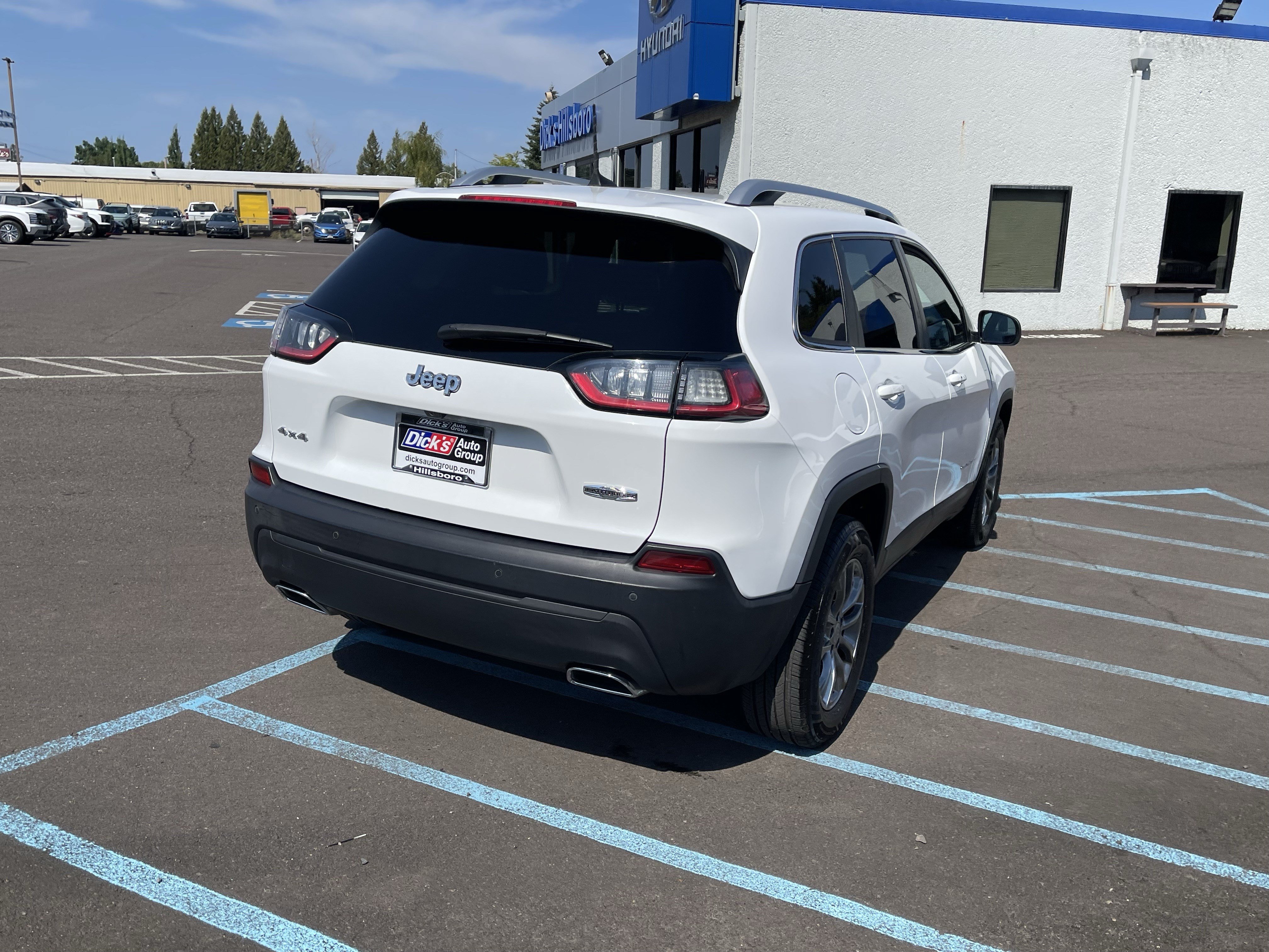 Used 2019 Jeep Cherokee Latitude Plus AWD/4WD image 5
