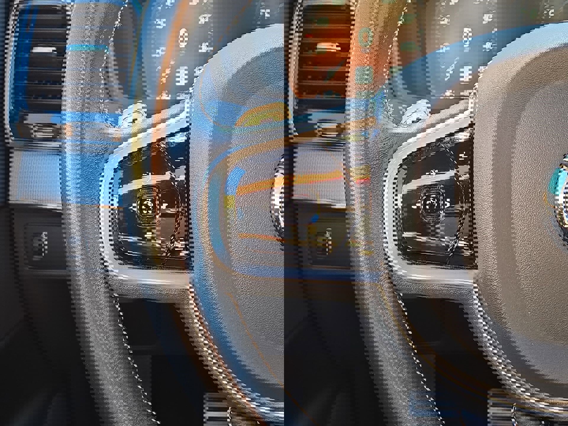 Used 2020 Volvo XC90 T6 R-Design image 21