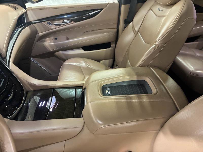 Used 2018 Cadillac Escalade Platinum AWD/4WD image 14
