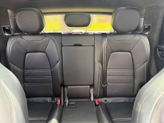 Used 2023 Porsche Cayenne Turbo AWD/4WD image 18
