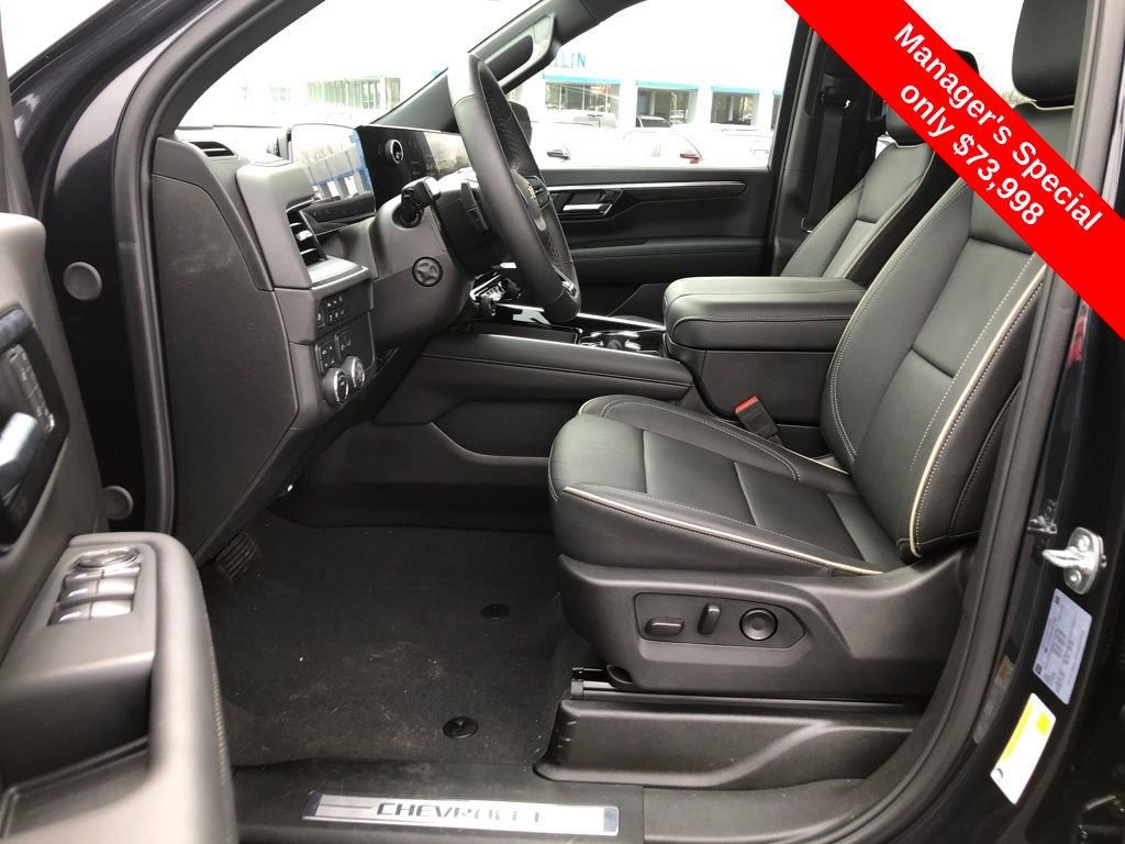 Used 2025 Chevrolet Suburban Premier AWD/4WD image 16