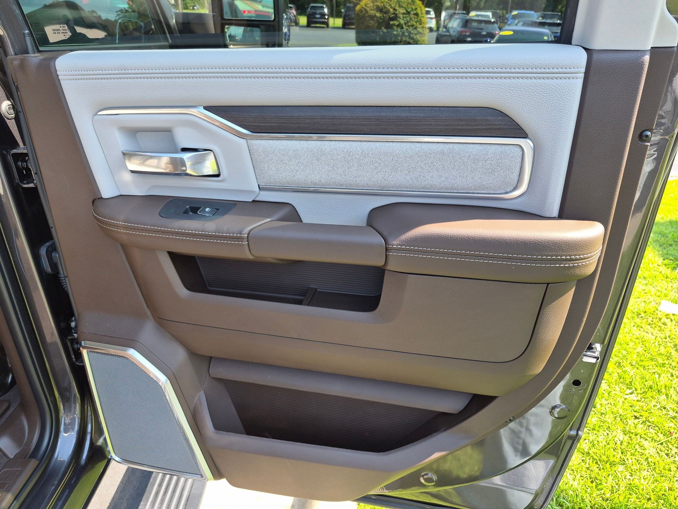 New 2026 RAM 2500 Laramie AWD/4WD image 23