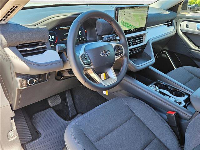 New 2026 Ford Explorer Active RWD image 3