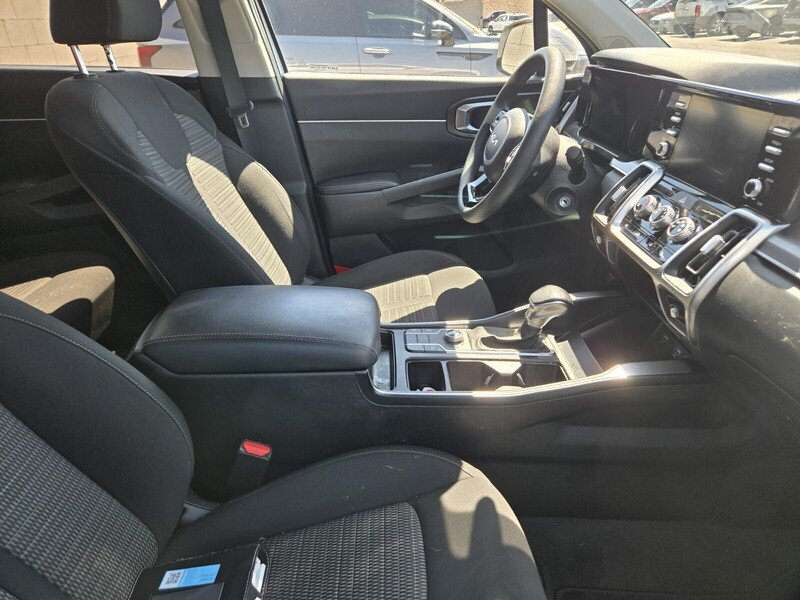 Certified 2022 Kia Sorento LX FWD image 3