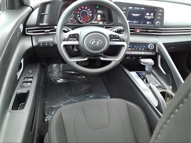 Used 2023 Hyundai Elantra SEL image 5