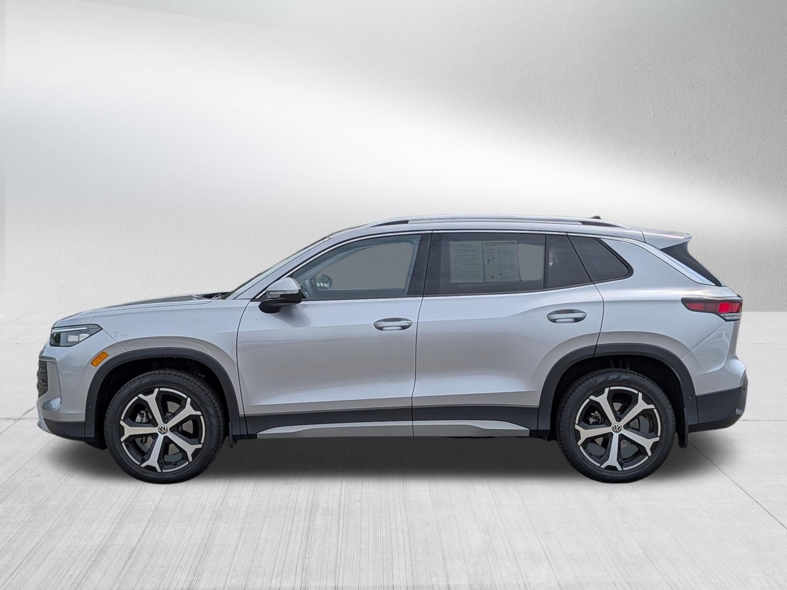 Certified 2026 Volkswagen Tiguan SE AWD/4WD image 4