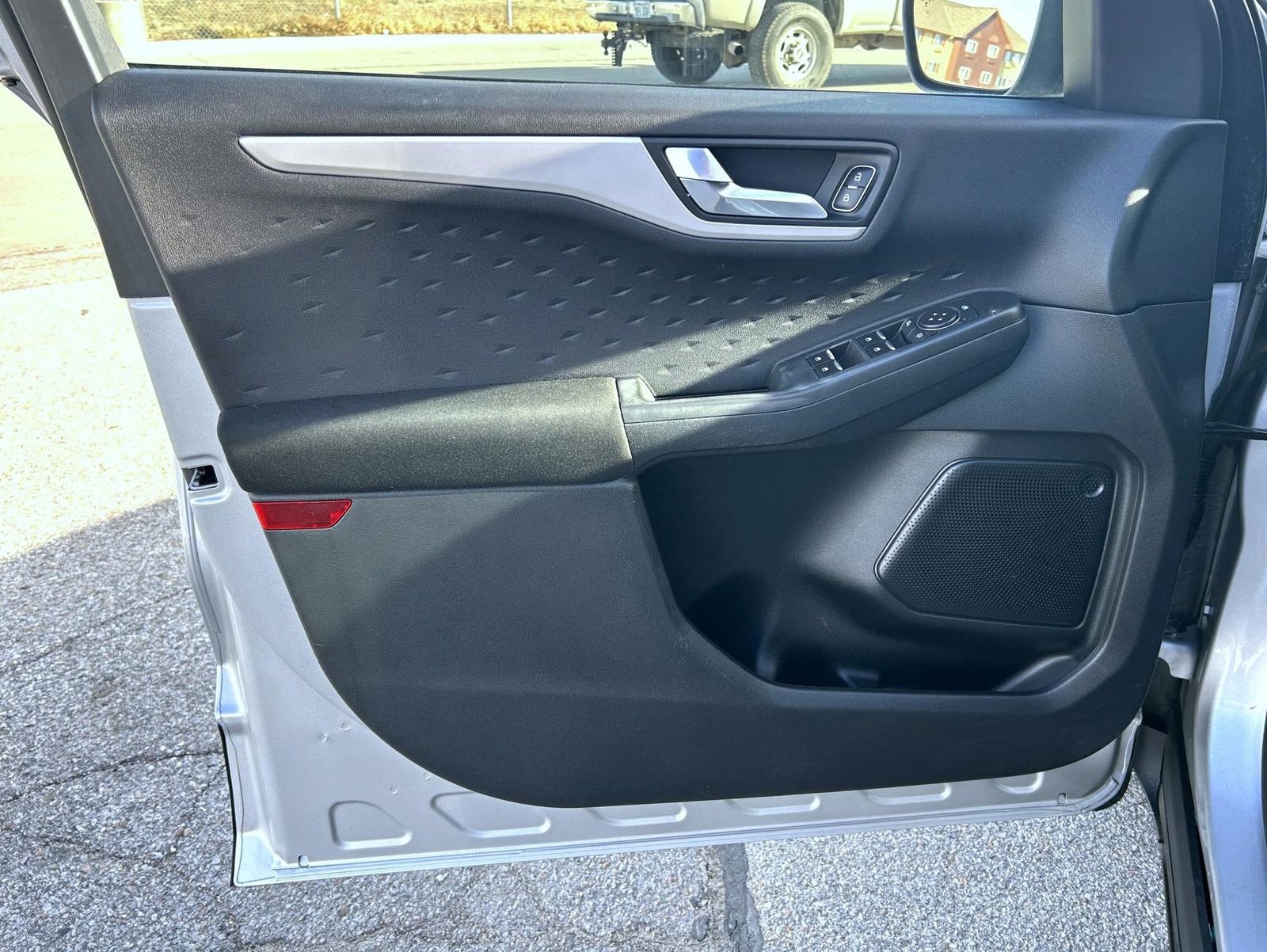 Used 2020 Ford Escape SE image 9