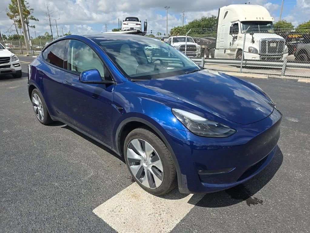 Used 2023 Tesla Model Y 2WD image 3