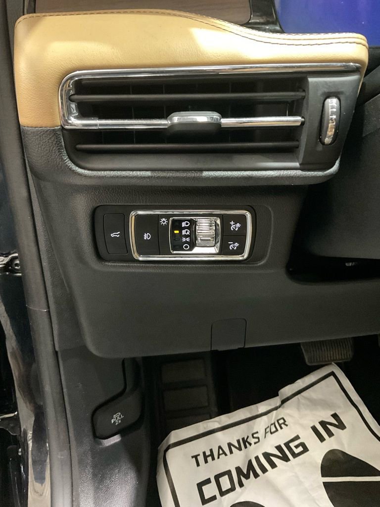 Used 2021 Lincoln Corsair Reserve w/ Equipment Group 201A image 8