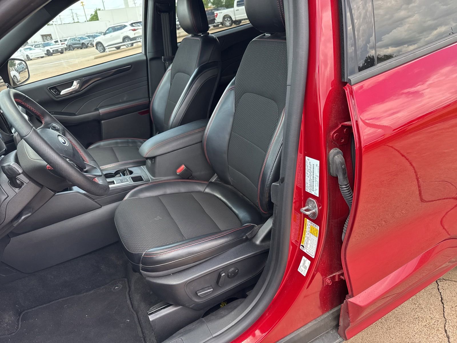 Used 2024 Ford Escape ST-Line w/ Tech Pack #1 FWD image 11