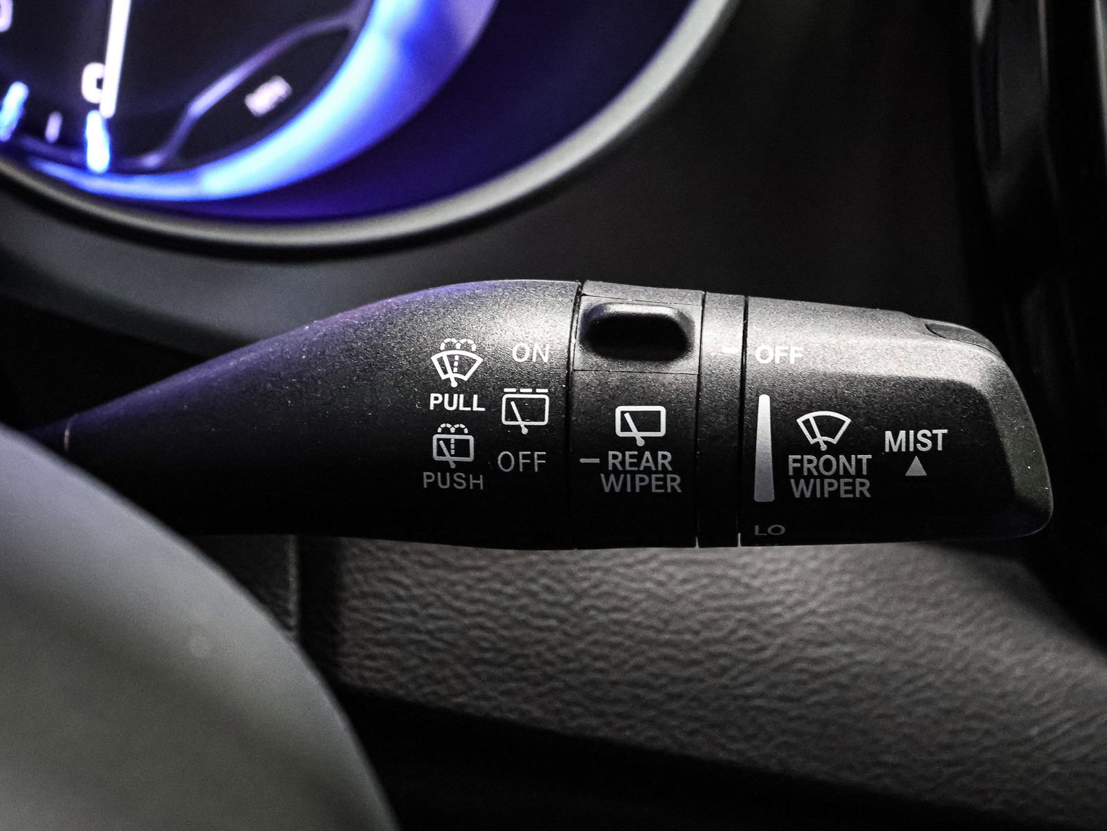 Used 2025 Chrysler Pacifica Select FWD image 37