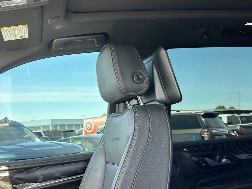 Used 2023 GMC Yukon Denali image 12