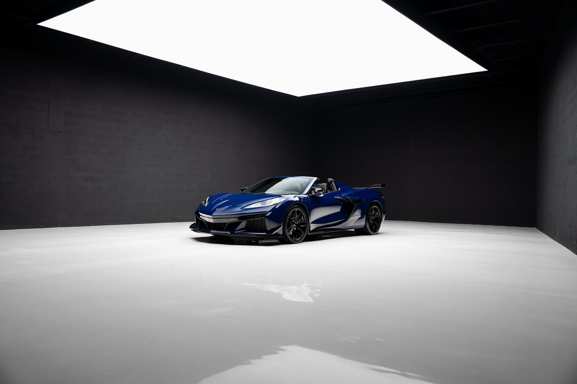 Used 2025 Chevrolet Corvette Z06 w/ Stealth Interior Trim Package RWD image 80