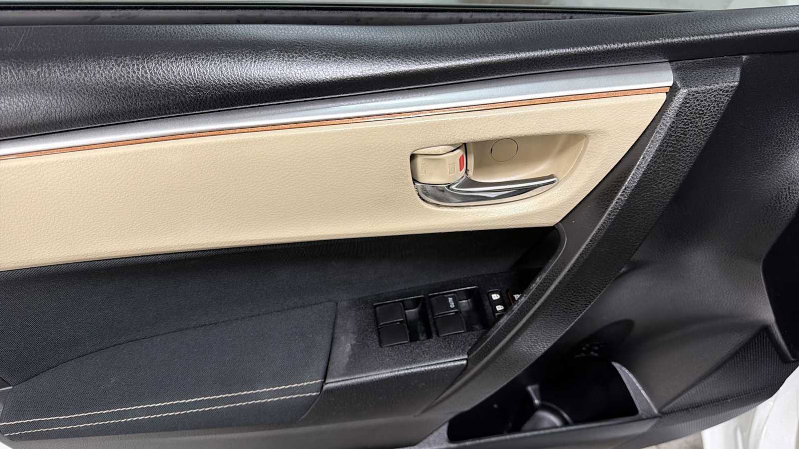 Used 2014 Toyota Corolla LE FWD image 15