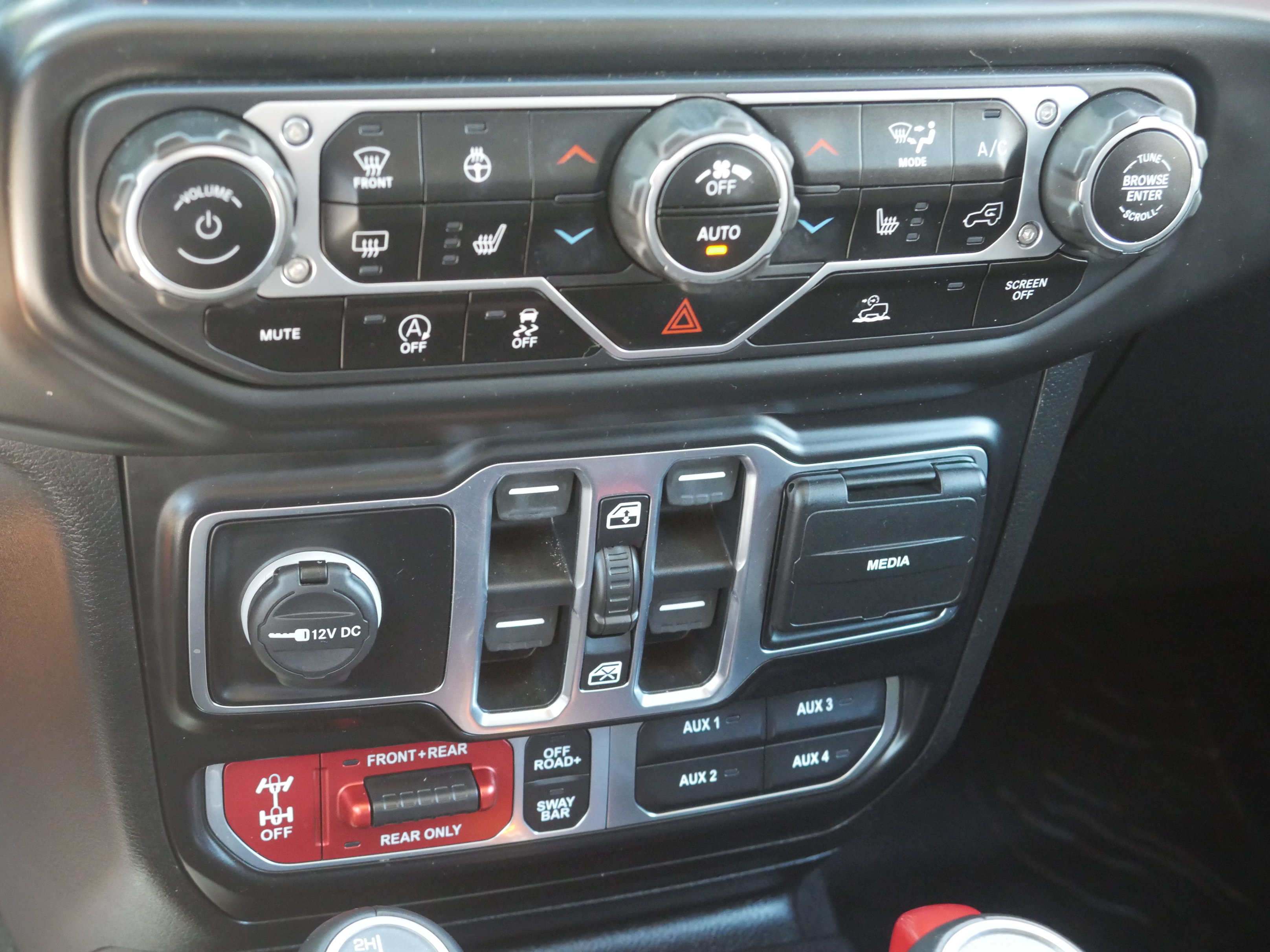 Used 2020 Jeep Gladiator Rubicon AWD/4WD image 13