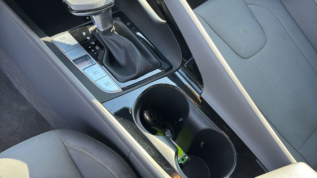 Used 2025 Hyundai Elantra SEL image 21