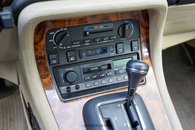 Used 1988 Jaguar XJ Vanden Plas RWD image 36