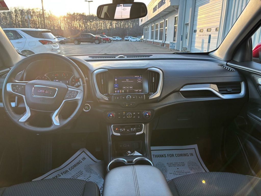 Used 2024 GMC Terrain SLE w/ Driver Convenience Package image 18