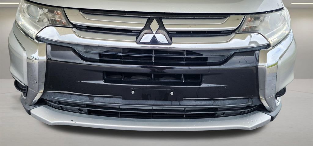 Used 2018 Mitsubishi Outlander ES FWD image 14