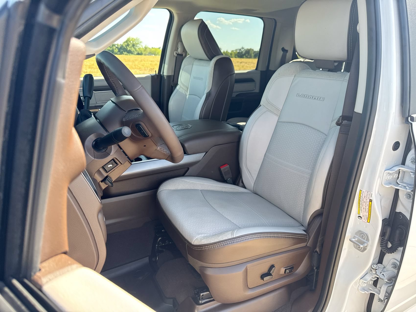 Used 2026 RAM 2500 Laramie AWD/4WD image 11