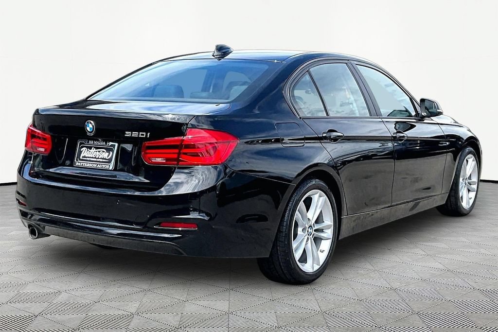 Used 2018 BMW 320i Sedan RWD image 2