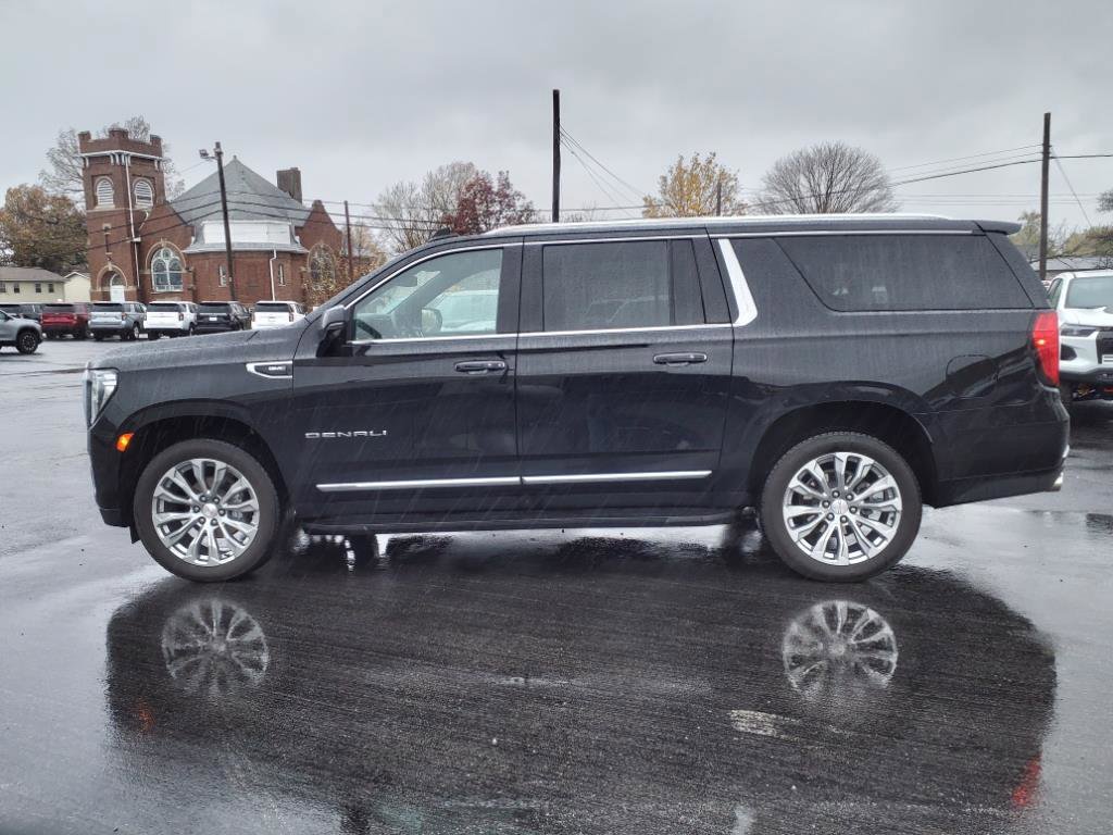 Used 2024 GMC Yukon XL Denali image 2