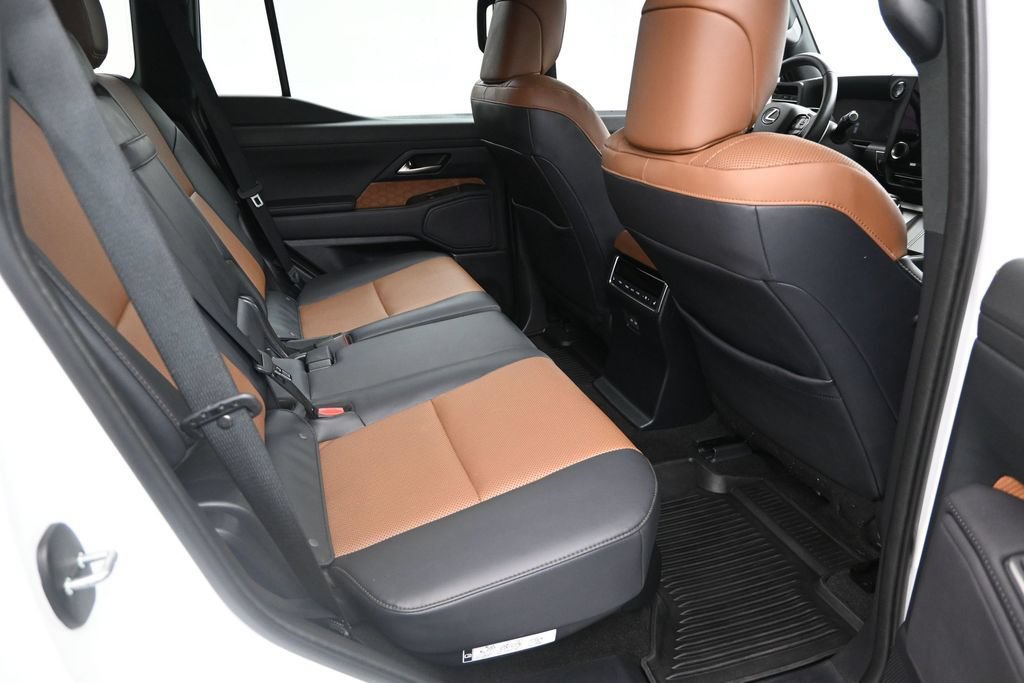Used 2026 Lexus GX 550 w/ Accessory Package (2T) AWD/4WD image 30
