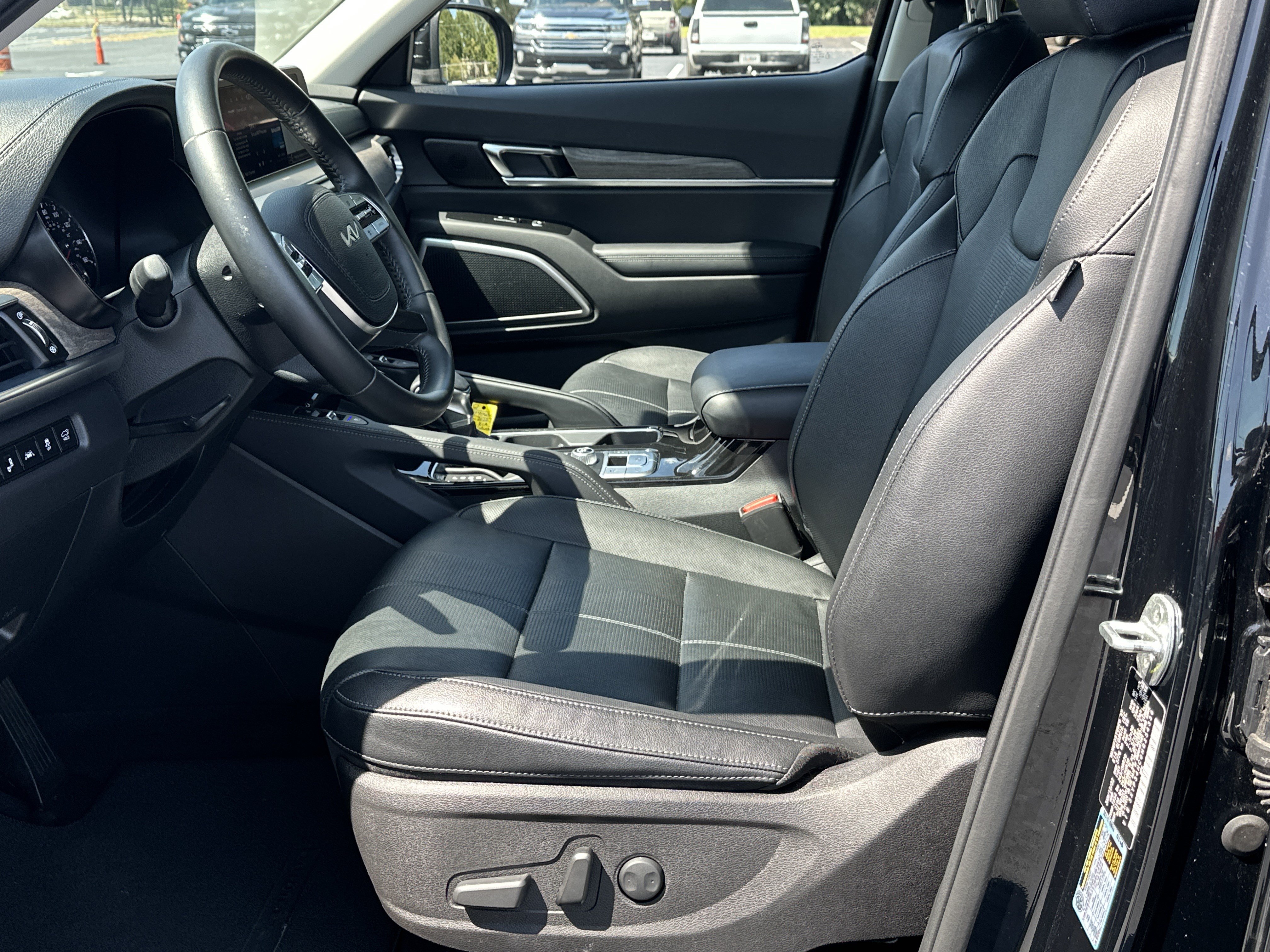 Used 2022 Kia Telluride EX w/ EX Premium Package FWD image 9
