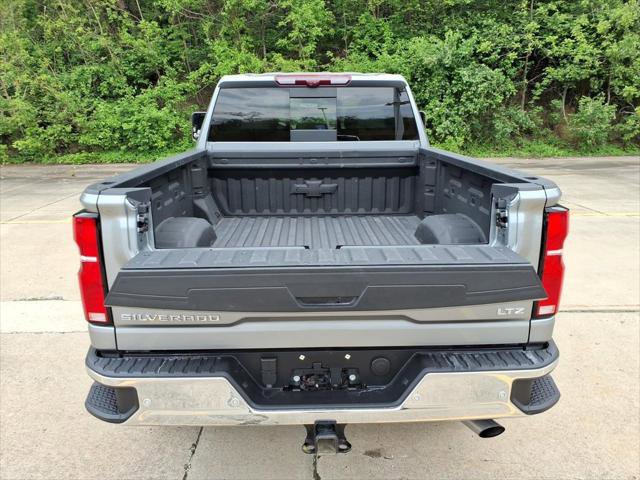 Used 2025 Chevrolet Silverado 3500 LTZ w/ LTZ Plus Package AWD/4WD image 19