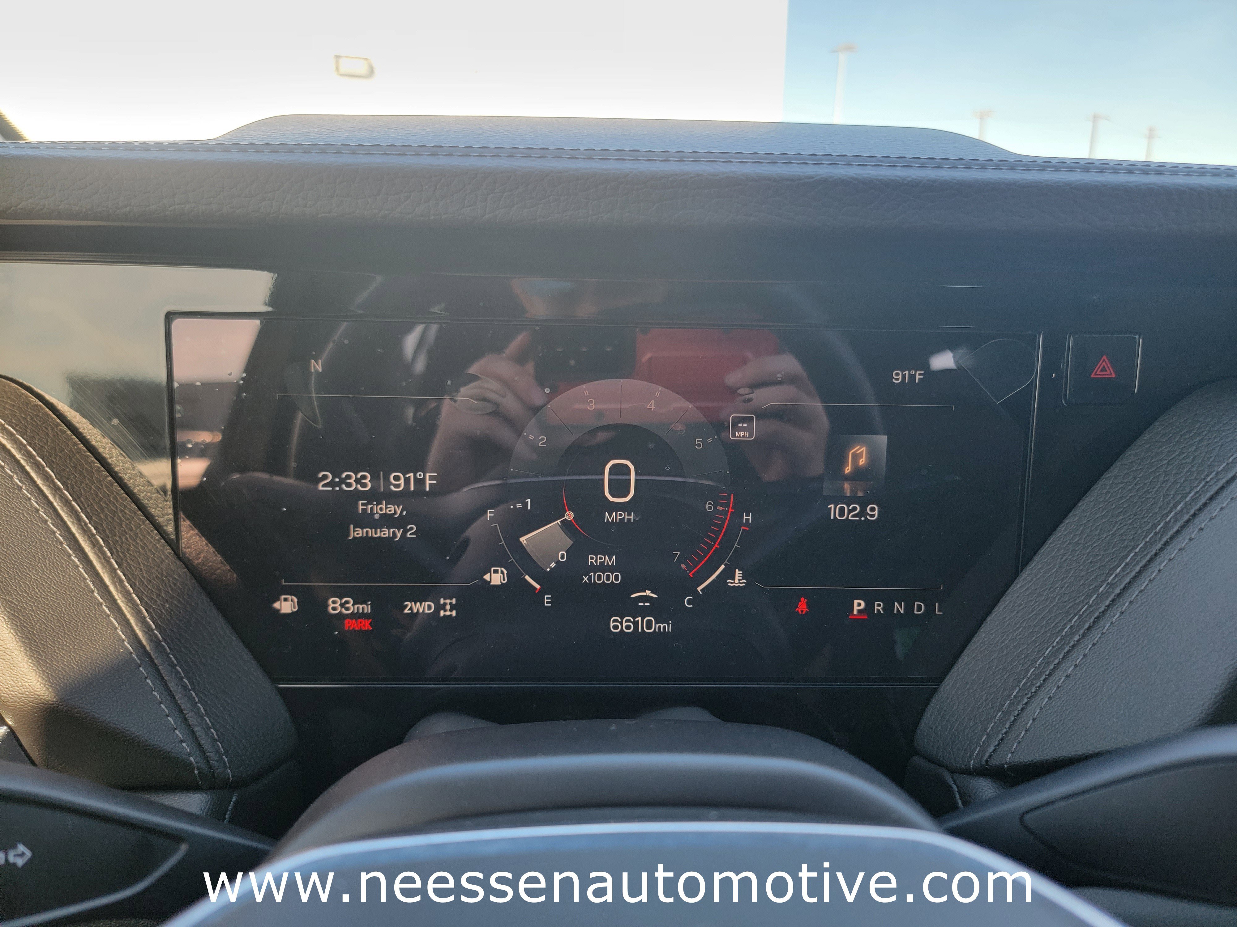 Used 2025 GMC Yukon Denali w/ Sun & Power Step Package image 22