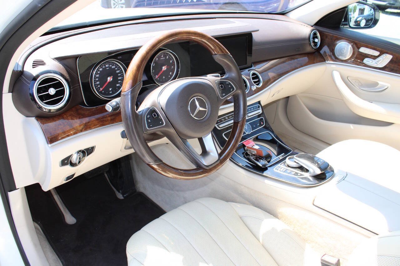 Used 2017 Mercedes-Benz E 400 4MATIC Wagon image 13