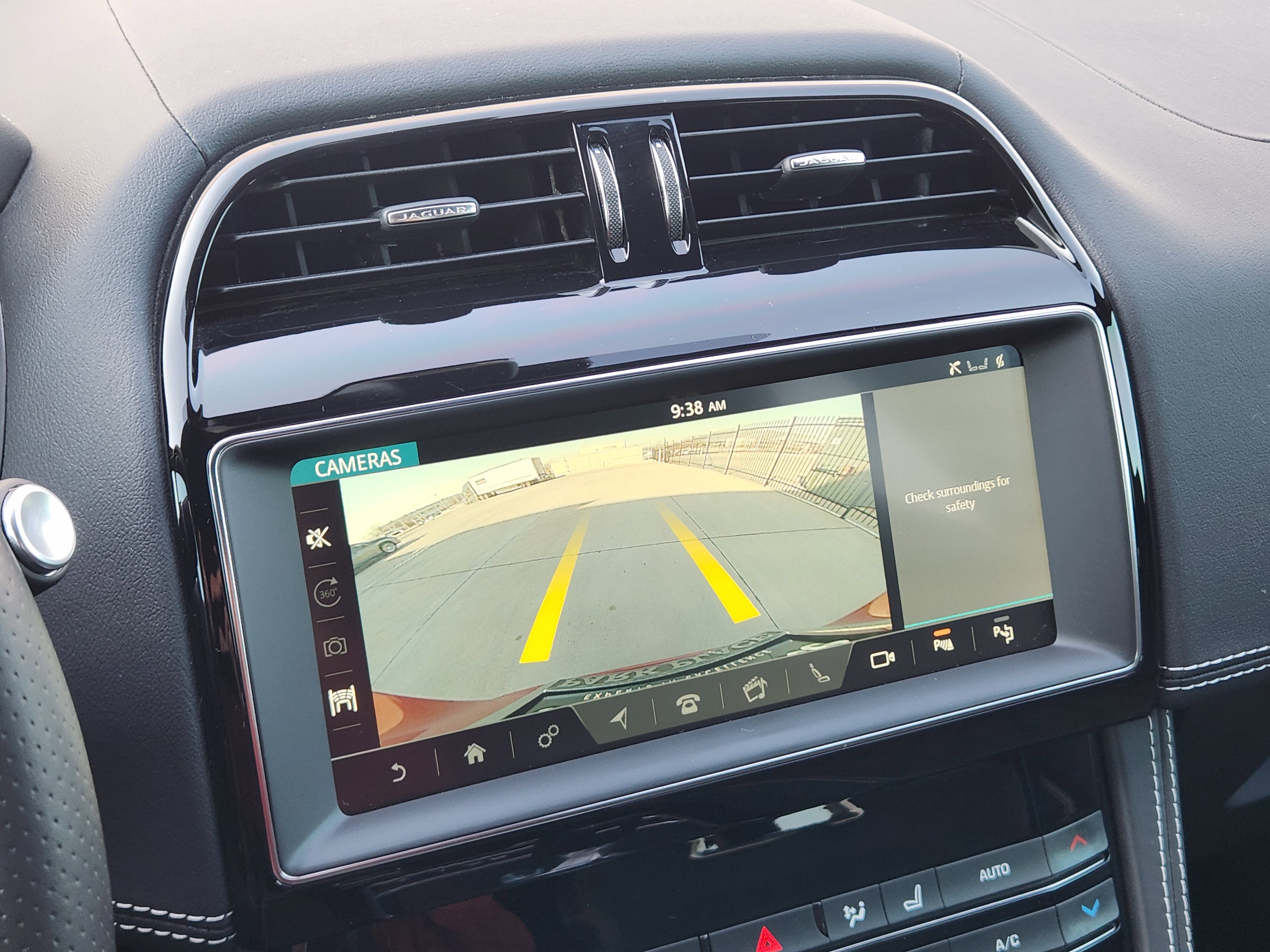 Used 2020 Jaguar F-PACE SVR image 17