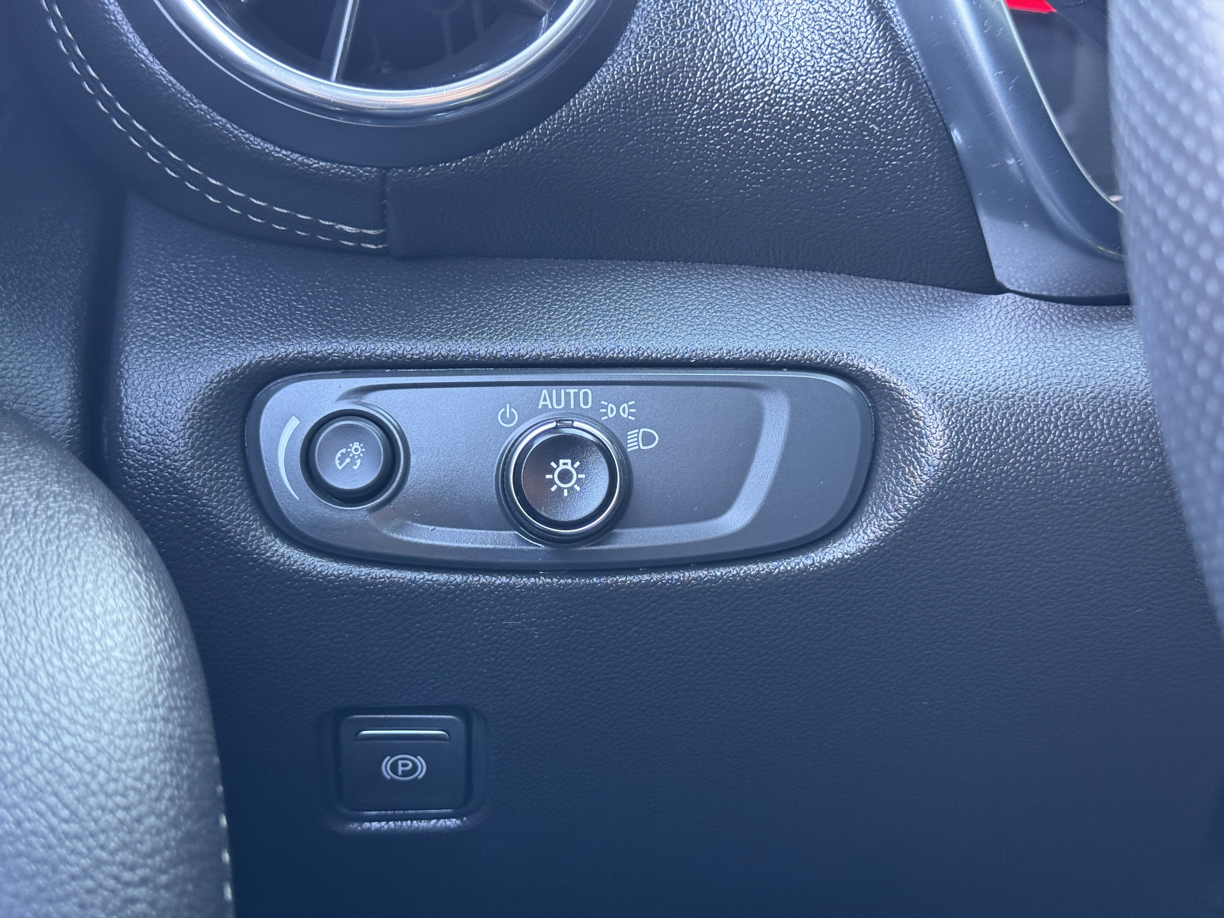 Used 2023 Chevrolet Blazer LT image 31