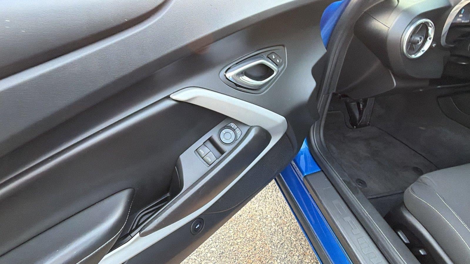 Used 2018 Chevrolet Camaro LT RWD image 15