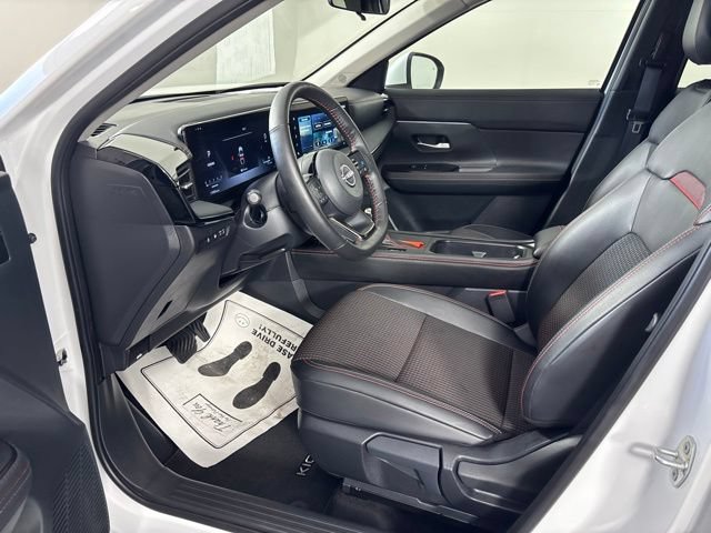 Used 2025 Nissan Kicks SR w/ SR Premium Package AWD/4WD image 23