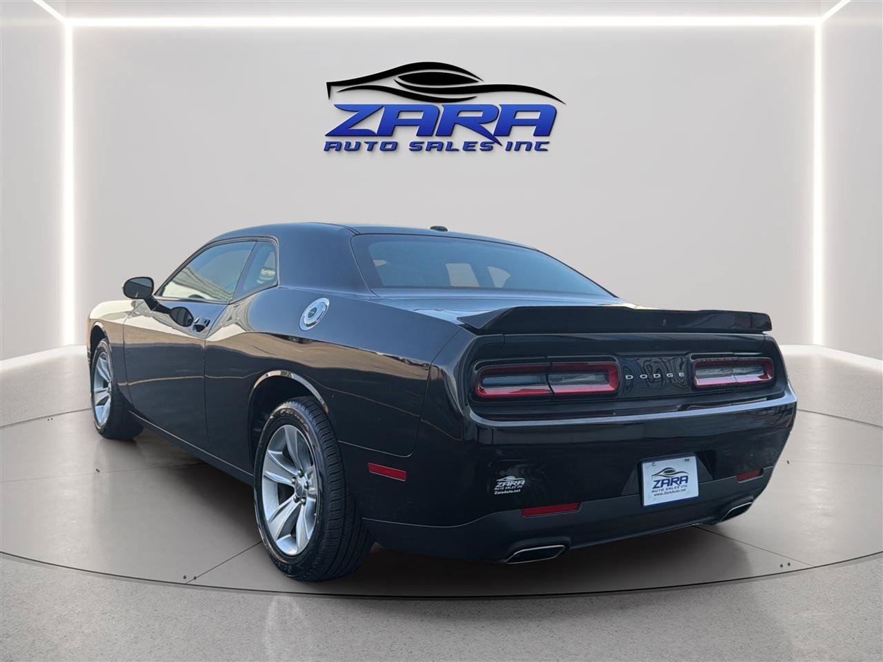 Used 2022 Dodge Challenger SXT RWD image 5