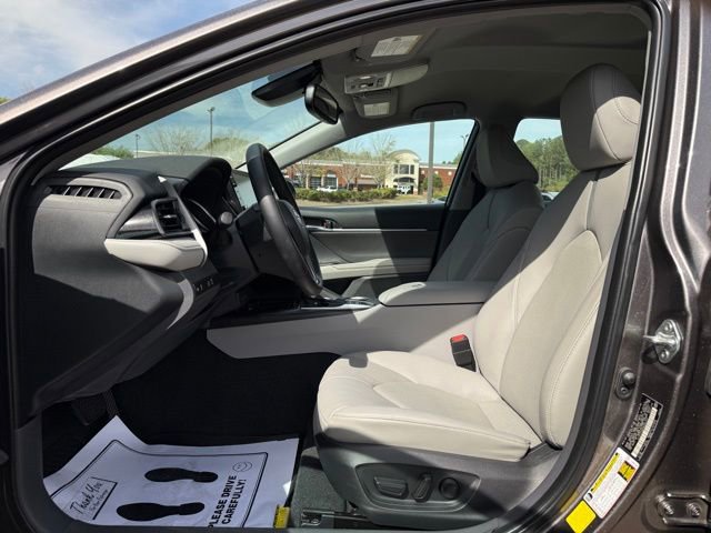 Used 2022 Toyota Camry XLE image 13