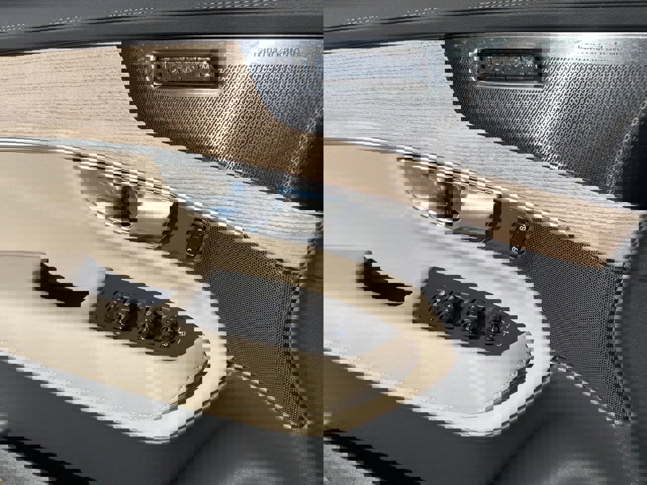 New 2026 Volvo XC90 B5 Ultra w/ Lounge Package image 11