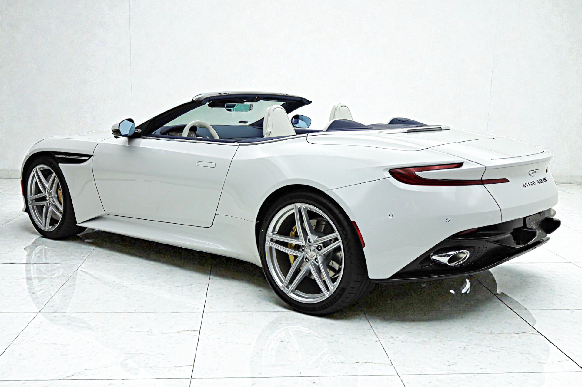 Used 2026 Aston Martin DB12 Convertible RWD image 7