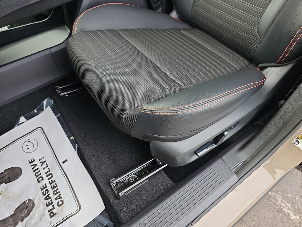 Used 2025 Nissan Rogue SV image 32