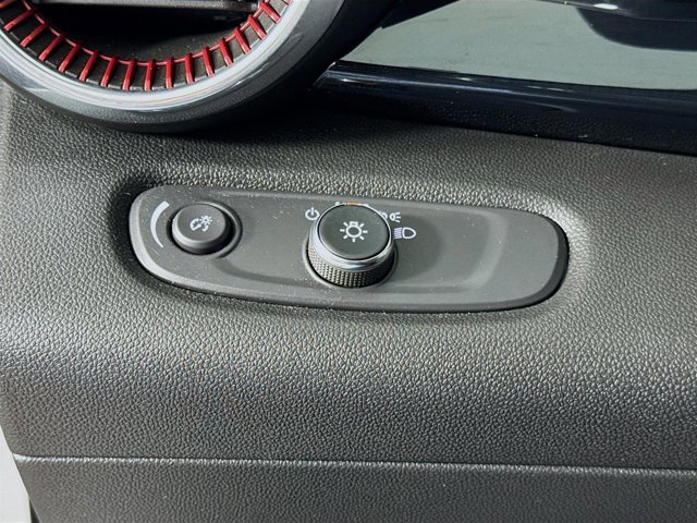 Used 2024 Chevrolet Trax RS w/ Sunroof Package image 11